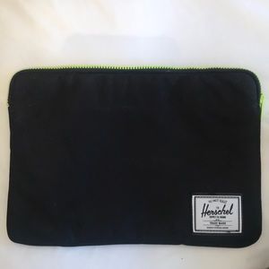 NEW Herschel laptop case/sleeve ✨